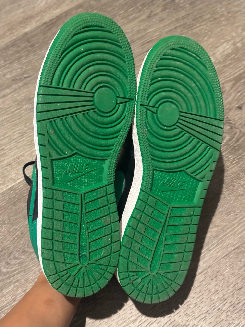 Like New Jordan 1 Low-Top Sneakers in Green and Black lucky green - Picture 6 of 6
